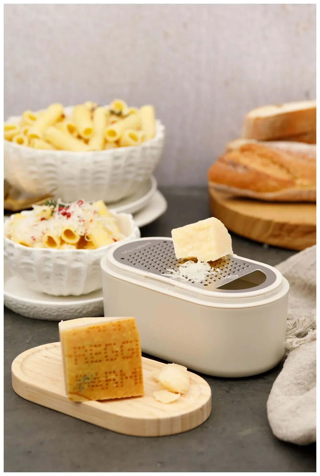 MICROPLANE Tarka z pojemnikiem i pokrywkami SPECIALTY kaszmirowa biel