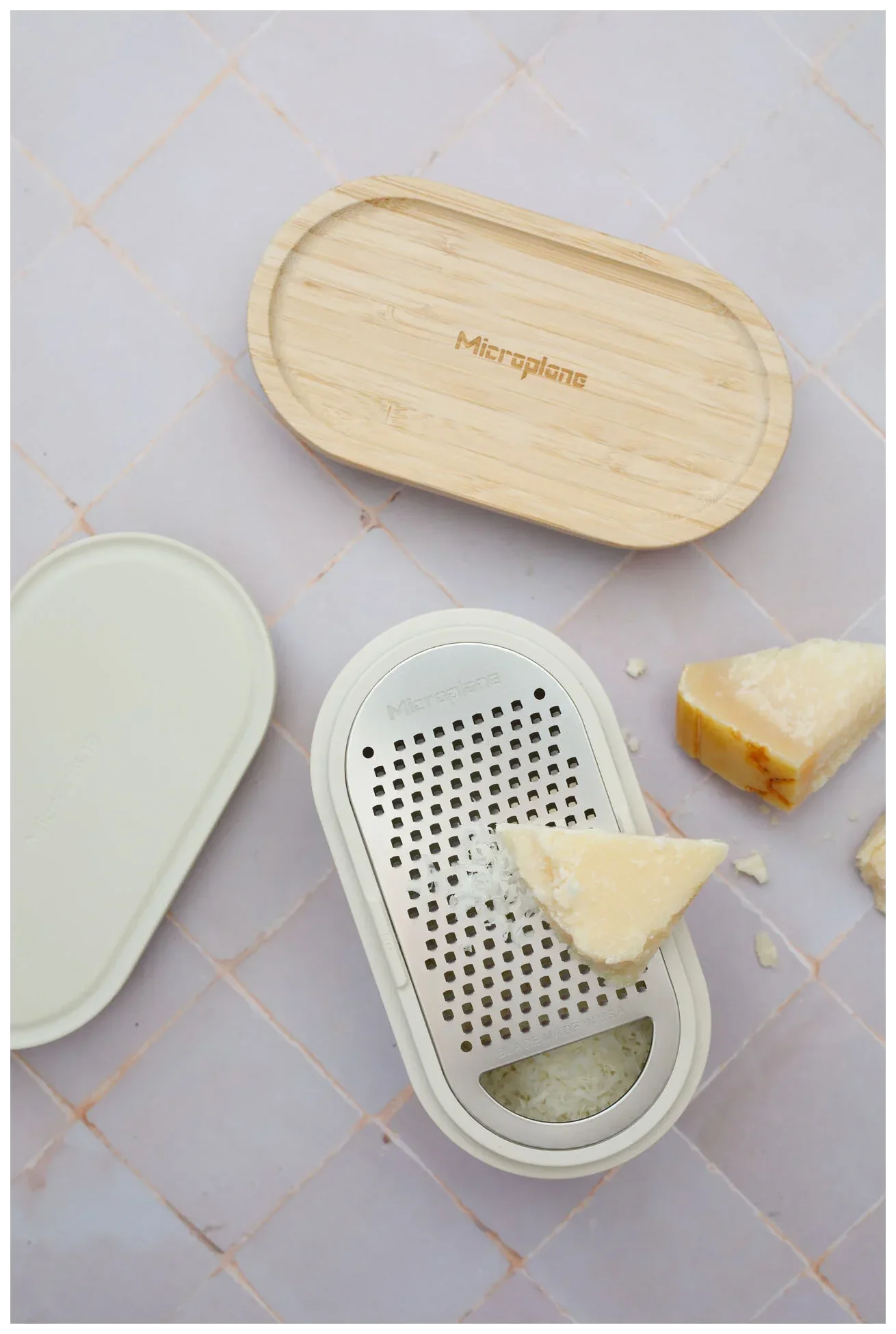 MICROPLANE Tarka z pojemnikiem i pokrywkami SPECIALTY kaszmirowa biel