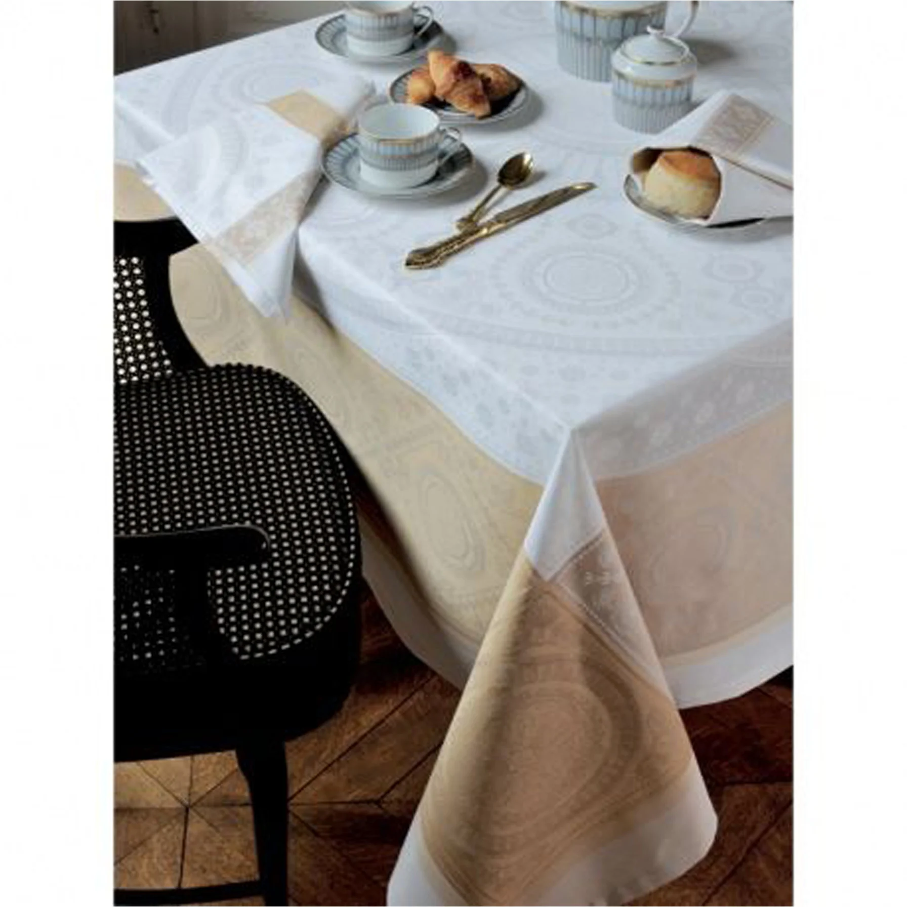 Obrus IMPERATRICE złoty 172 x 252 cm / GARNIER THIEBAUT